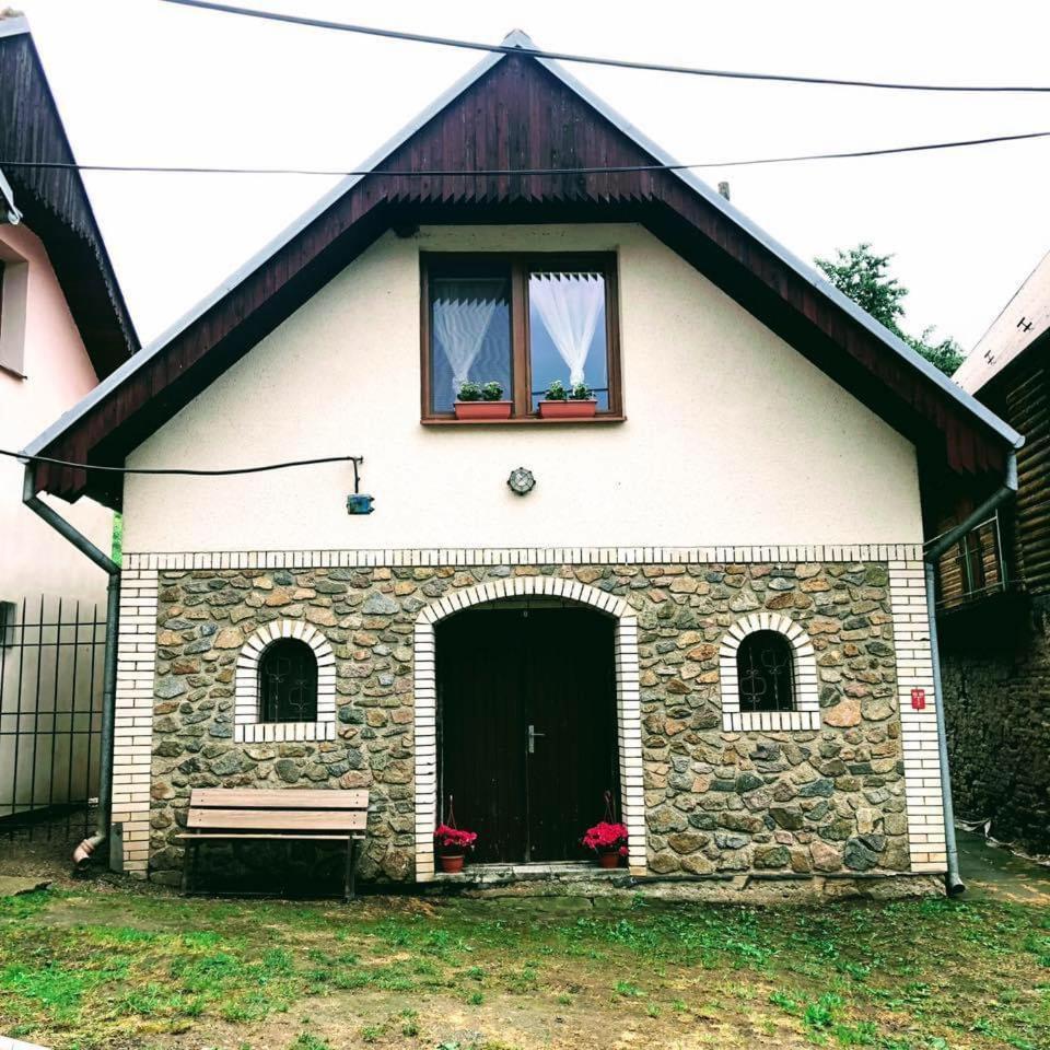Apartman Nad Vinnym Sklepom Pouzdrany Exterior foto