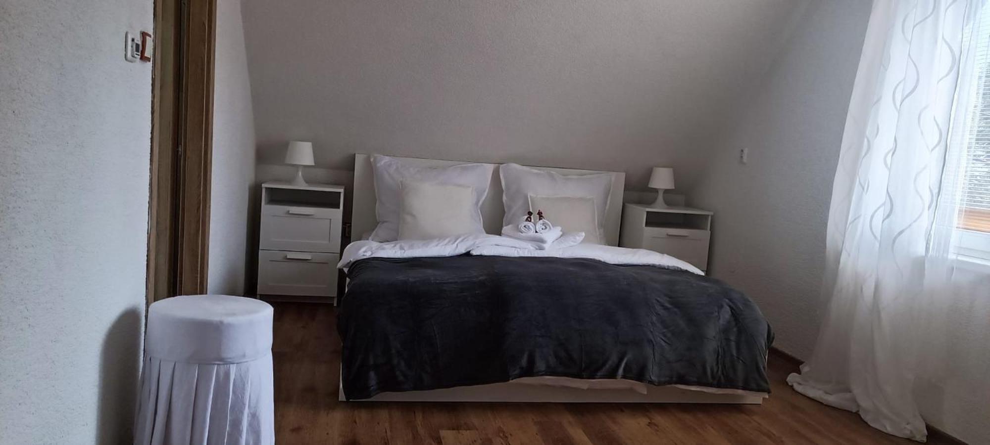Apartman Nad Vinnym Sklepom Pouzdrany Exterior foto